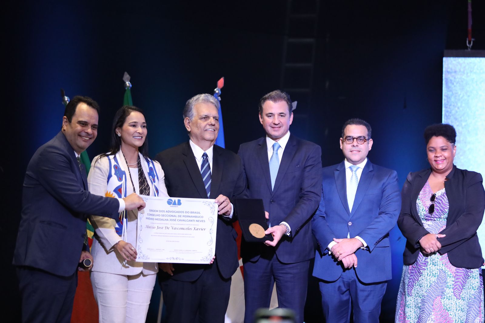 Aluísio Xavier agraciado com a maior comenda da OAB-PE durante Conferência Estadual da Advocacia em Petrolina