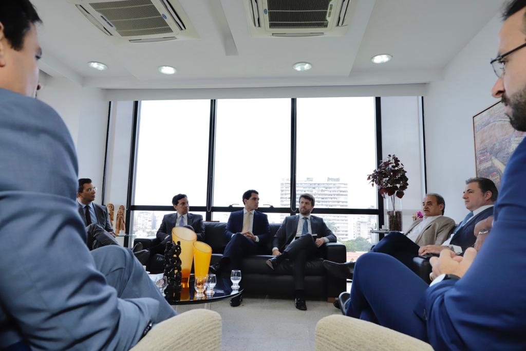Fernando Ribeiro Lins em reunião com presidente e conselheiros do TCE-PE