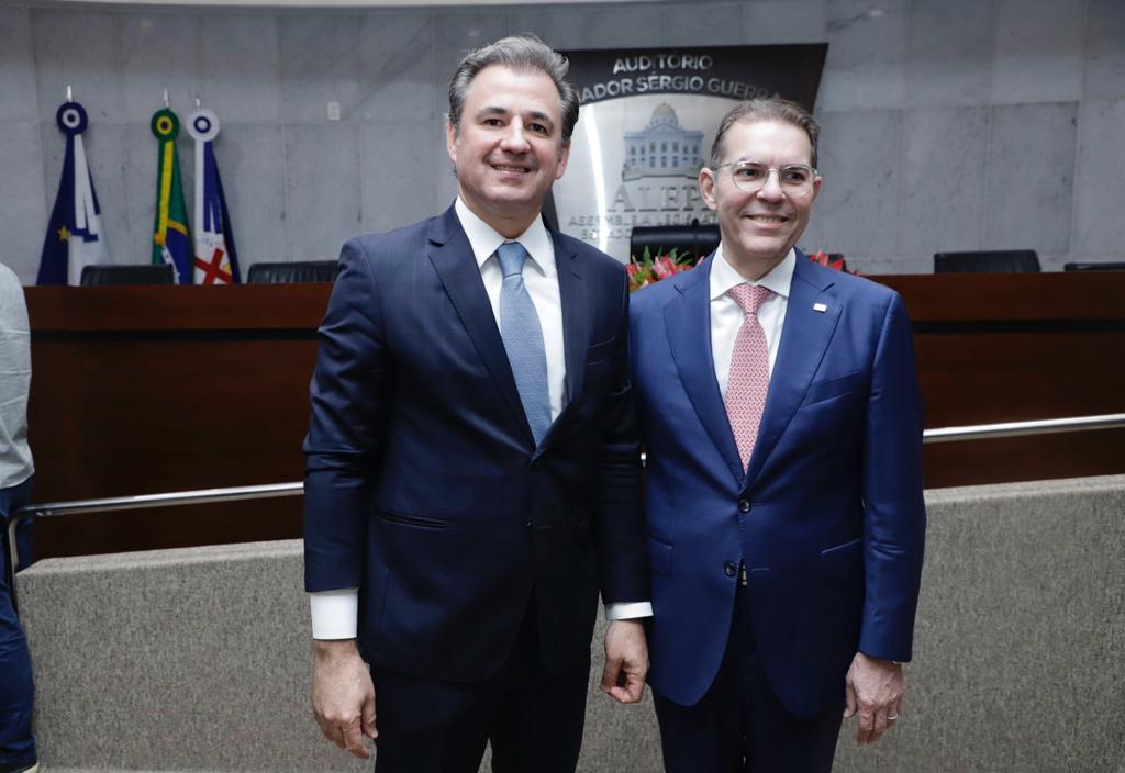 Fernando Ribeiro Lins marca presença na cerimônia de entrega do título de cidadão pernambucano ao ministro do STJ Ribeiro Dantas