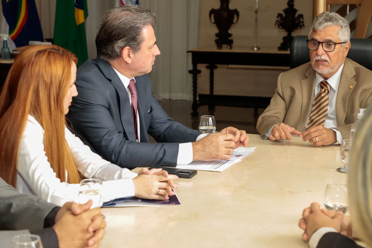 Fernando Ribeiro Lins leva demandas da advocacia de Arcoverde ao presidente do TJPE