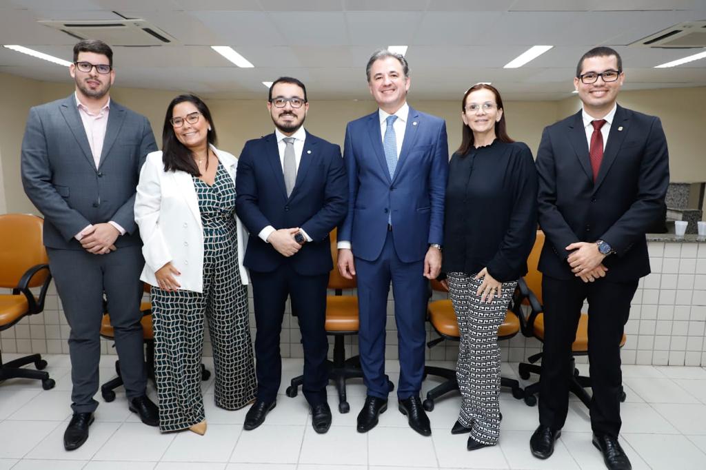 Fernando Ribeiro Lins nomeia a diretoria da OAB Gravatá