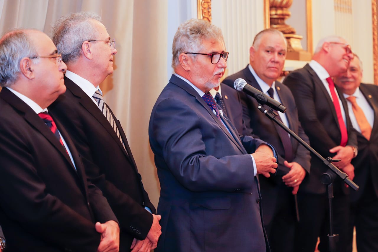 Fernando Ribeiro Lins prestigia lançamento da “Coleção Tratado de Direito e Processos Tecnológicos”, no TJPE