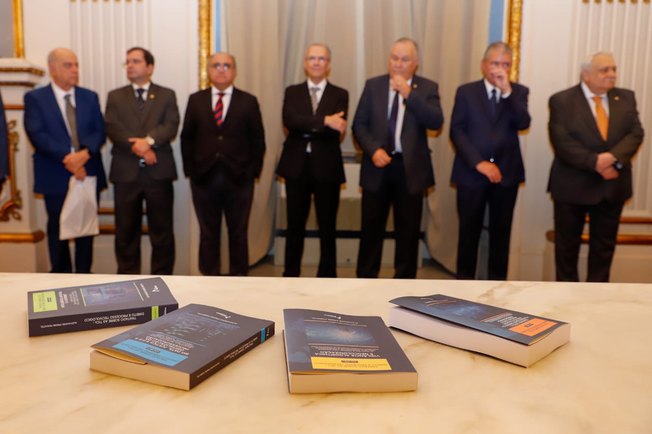 Fernando Ribeiro Lins prestigia lançamento da “Coleção Tratado de Direito e Processos Tecnológicos”, no TJPE