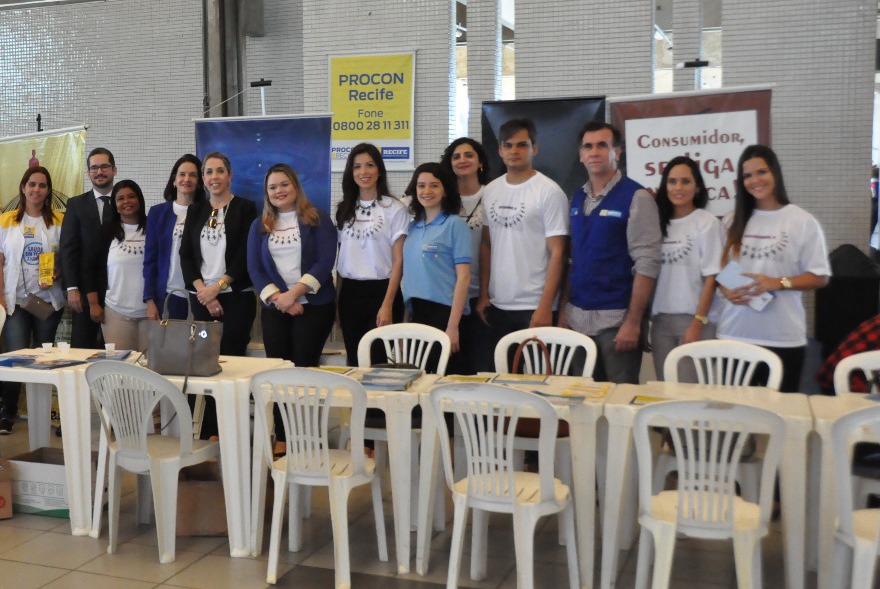 Comiss&atilde;o de Defesa do Consumidor da OAB-PE participa de a&ccedil;&atilde;o de orienta&ccedil;&atilde;o em esta&ccedil;&otilde;es de metr&ocirc;