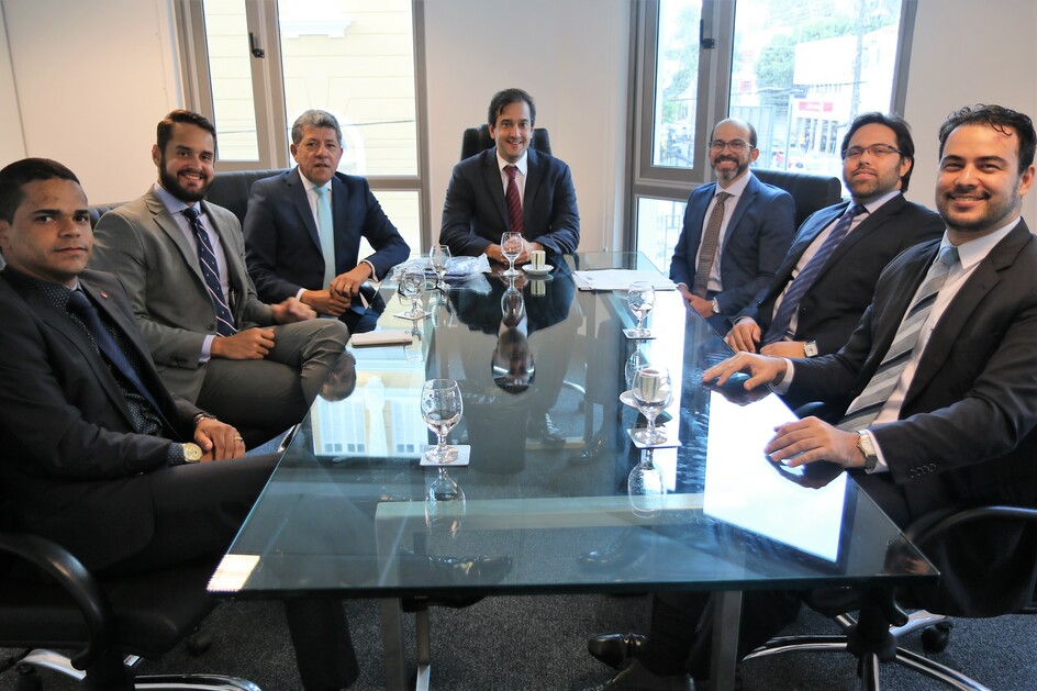 Ronnie Duarte recebe relatórios de comissões da OAB-PE