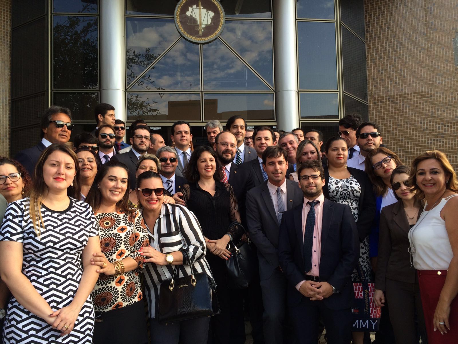 Sob resist&ecirc;ncia policial OAB-PE promove desagravo p&uacute;blico em frente ao MPPE de Caruaru