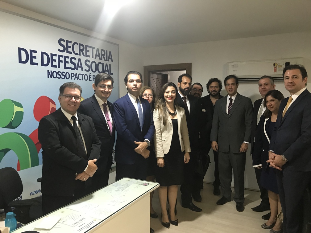 OAB Pernambuco entrega pedidos de provid&ecirc;ncias &agrave; Secretaria de Defesa Social relacionados &agrave;&nbsp;&nbsp;pris&atilde;o ilegal de advogado em Caruaru