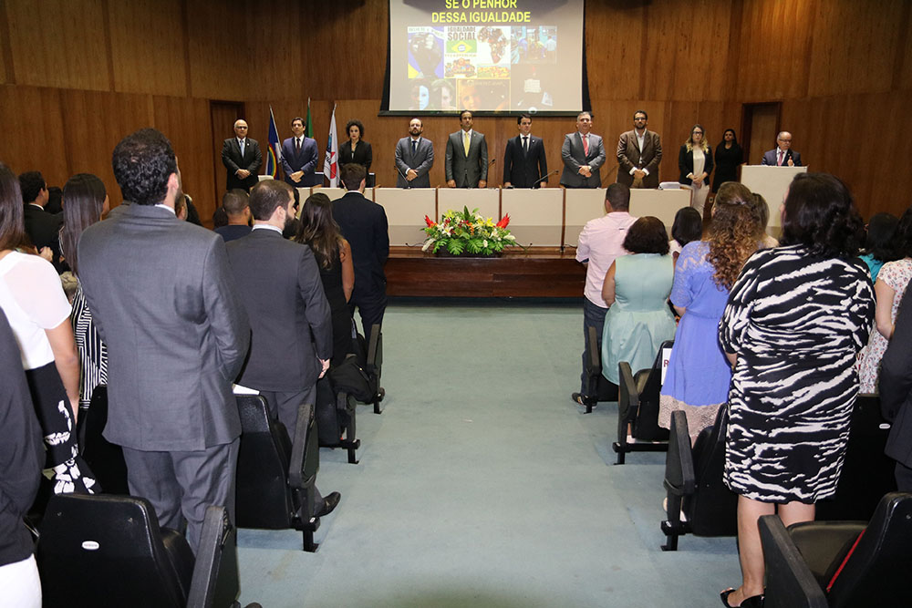 OAB-PE realiza último juramento do ano de novos advogados e estagiários