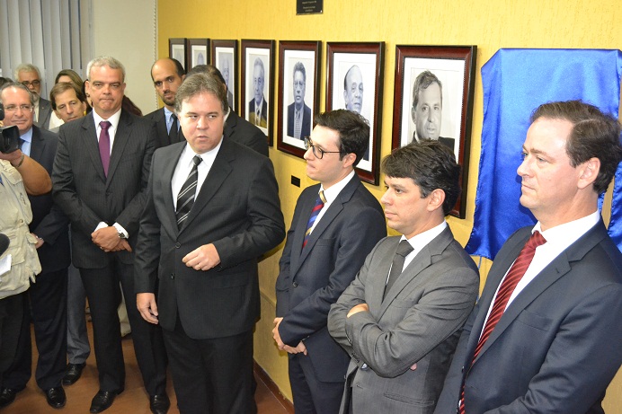 Galeria da PGE ganha fotos de mais dois ex-procuradores-gerais